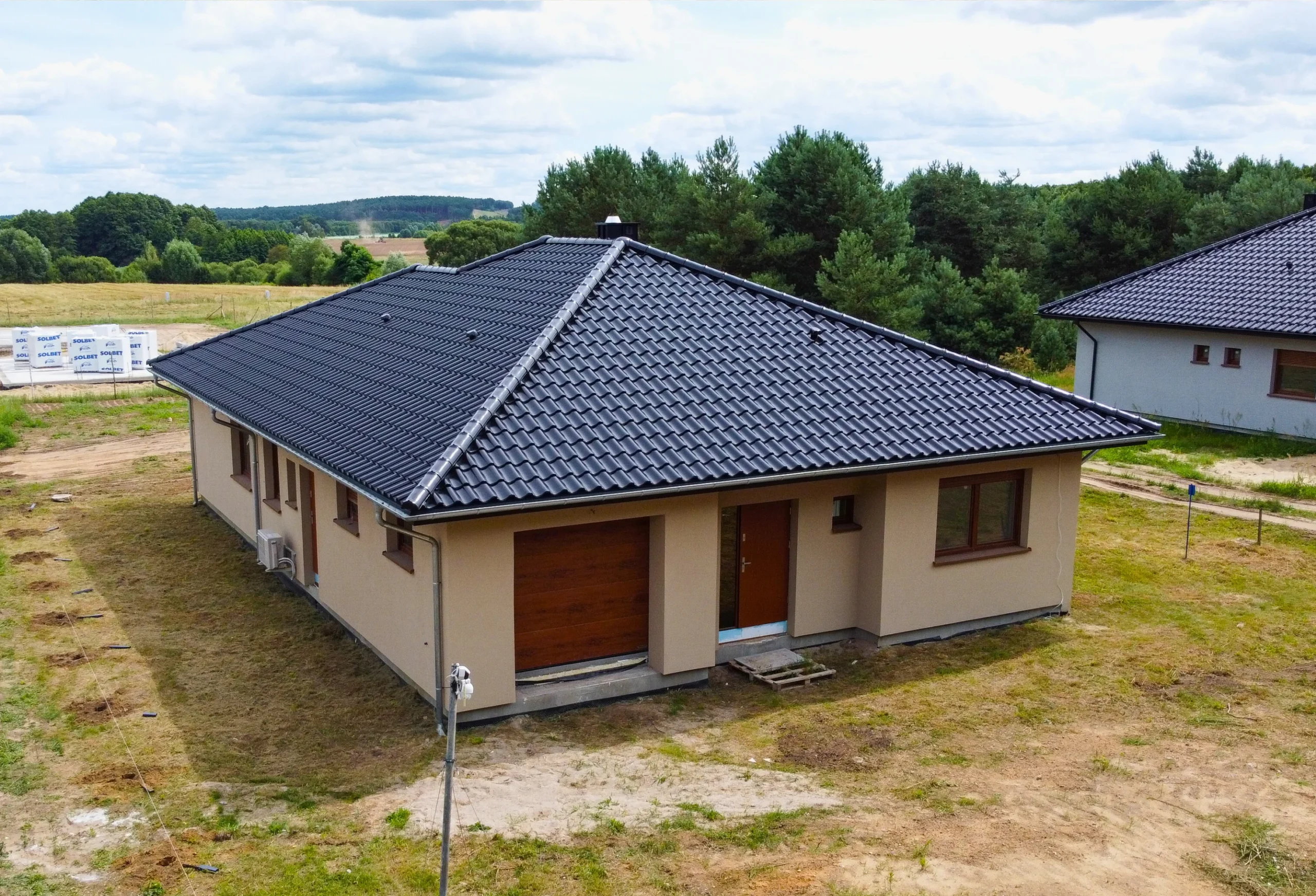 Dom niedakeko pięknego jeziora